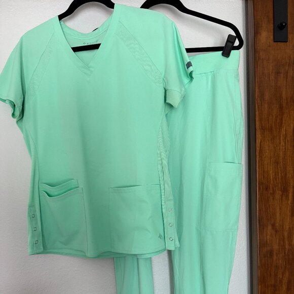 MedCouture Mint Scrubs (so cute!!) - Picture 1 of 2